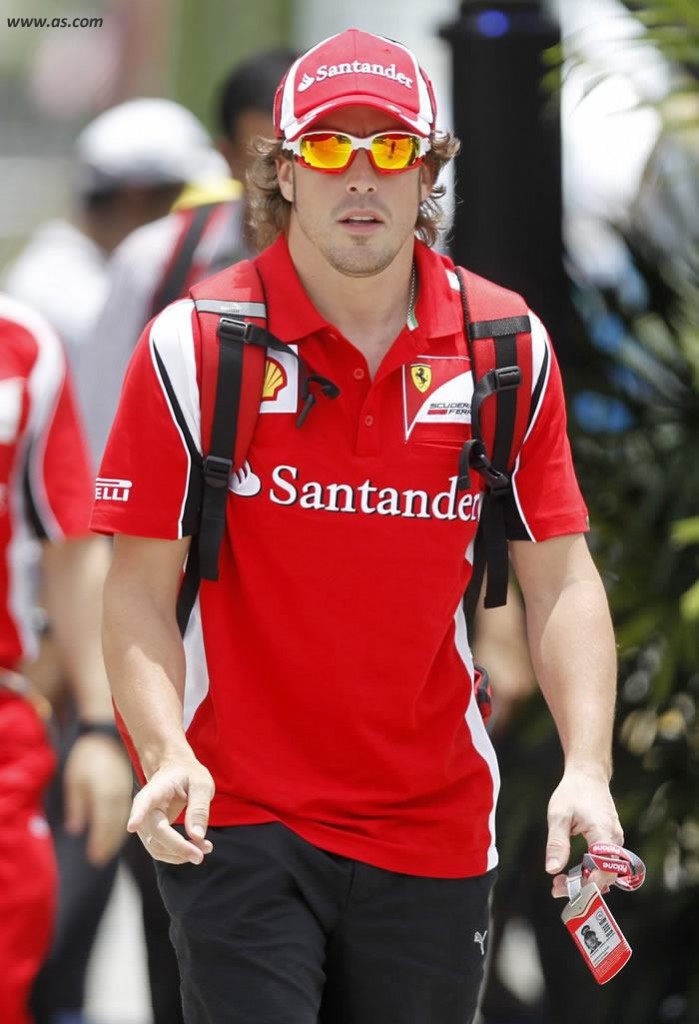 Gafas Oakley Jawbone con Fernando Alonso en el circuito Formula 1 Sepang