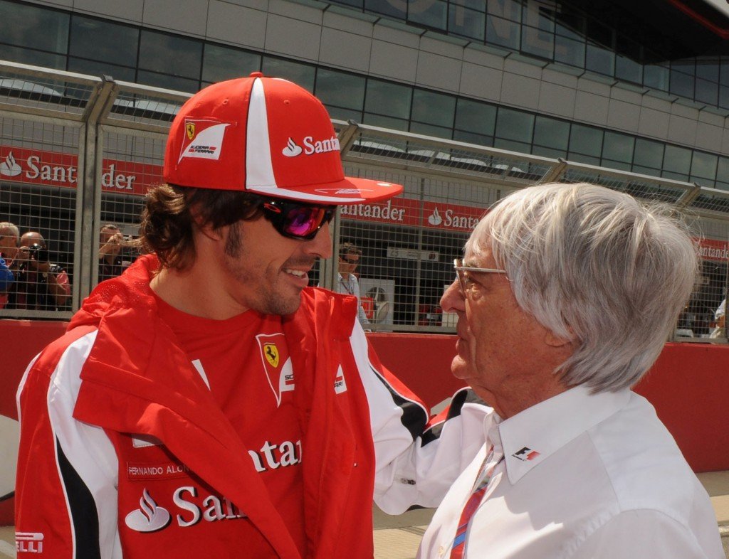 Fernando Alonso con Gafas Oakley primer podium de la temporada en Silverstone